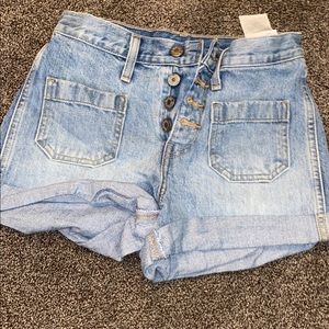 Levi shorts size 25